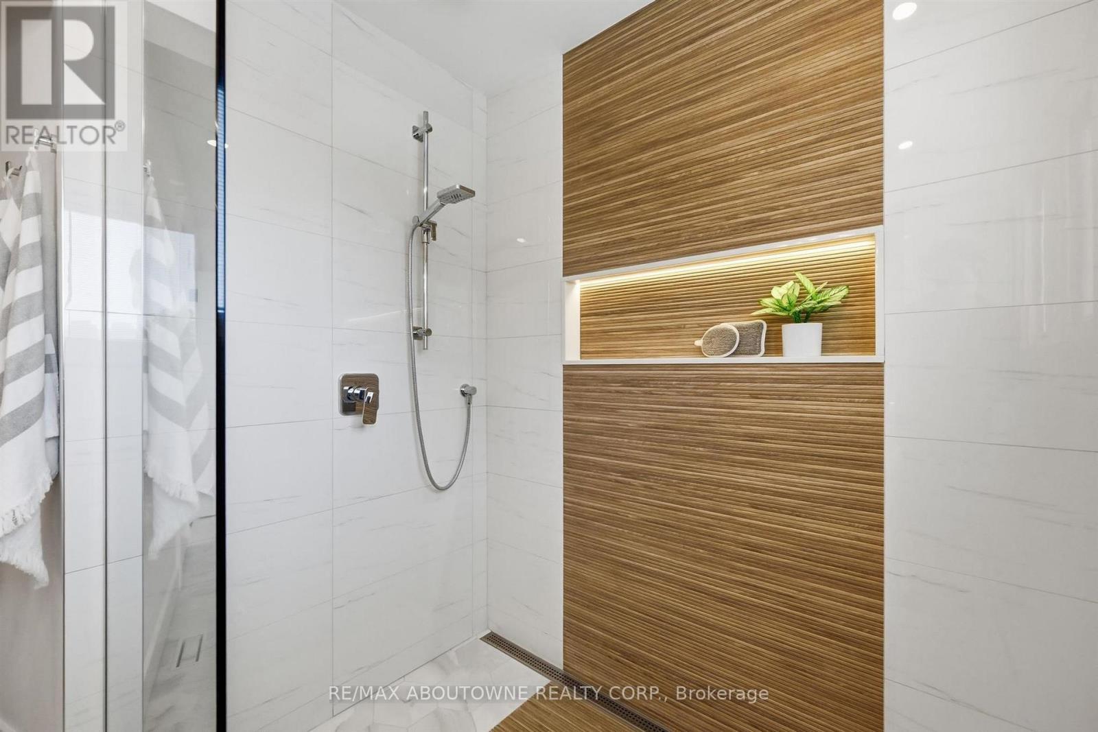 25 Southwind Terrace, Oakville, ON - Indoor Photo Showing Bathroom