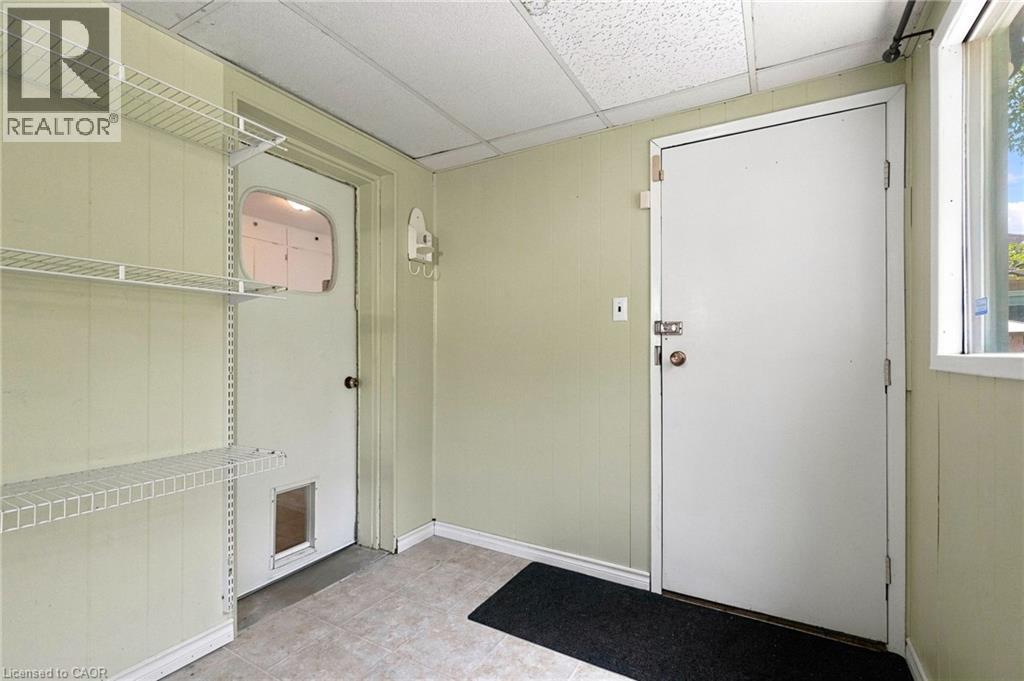 58 Edinburgh Avenue, Hamilton, ON - Indoor Photo Showing Other Room