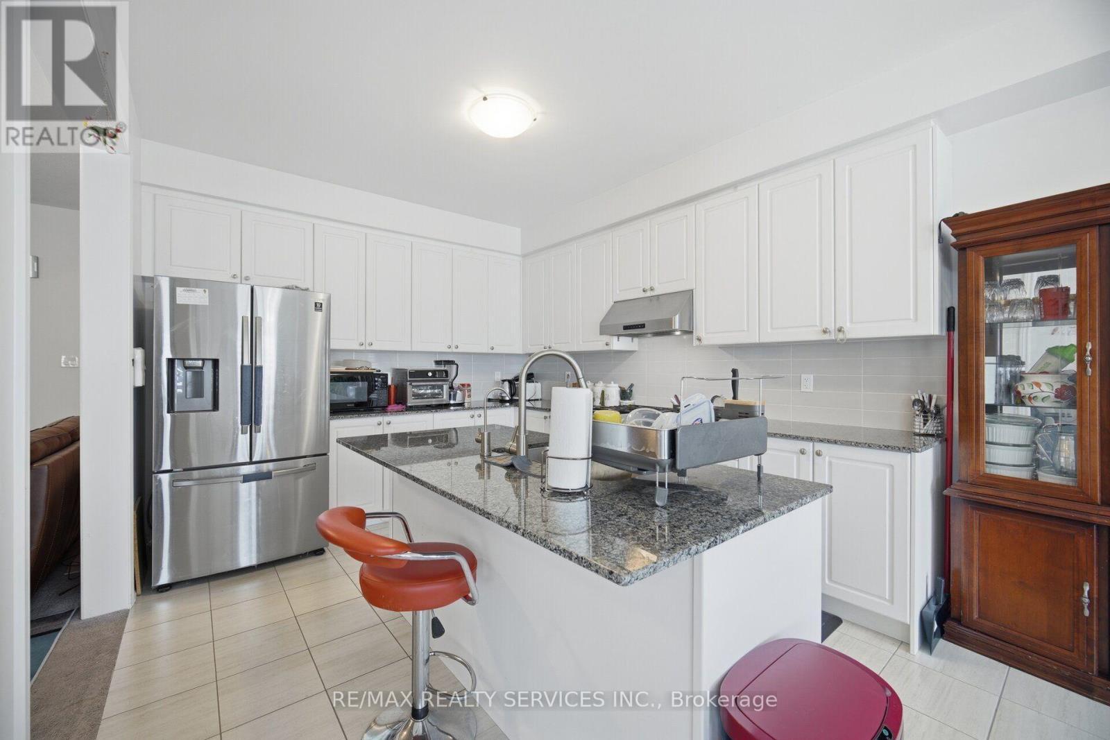 106 Seeley Avenue, Southgate, ON - Indoor Photo Showing Kitchen With Stainless Steel Kitchen