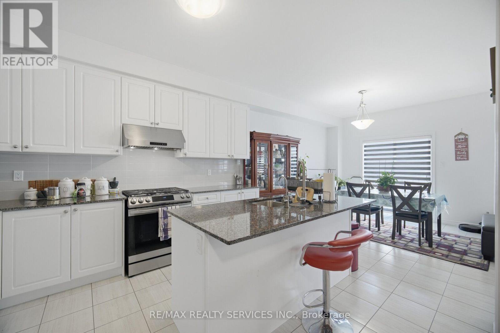 106 Seeley Avenue, Southgate, ON - Indoor Photo Showing Kitchen With Upgraded Kitchen