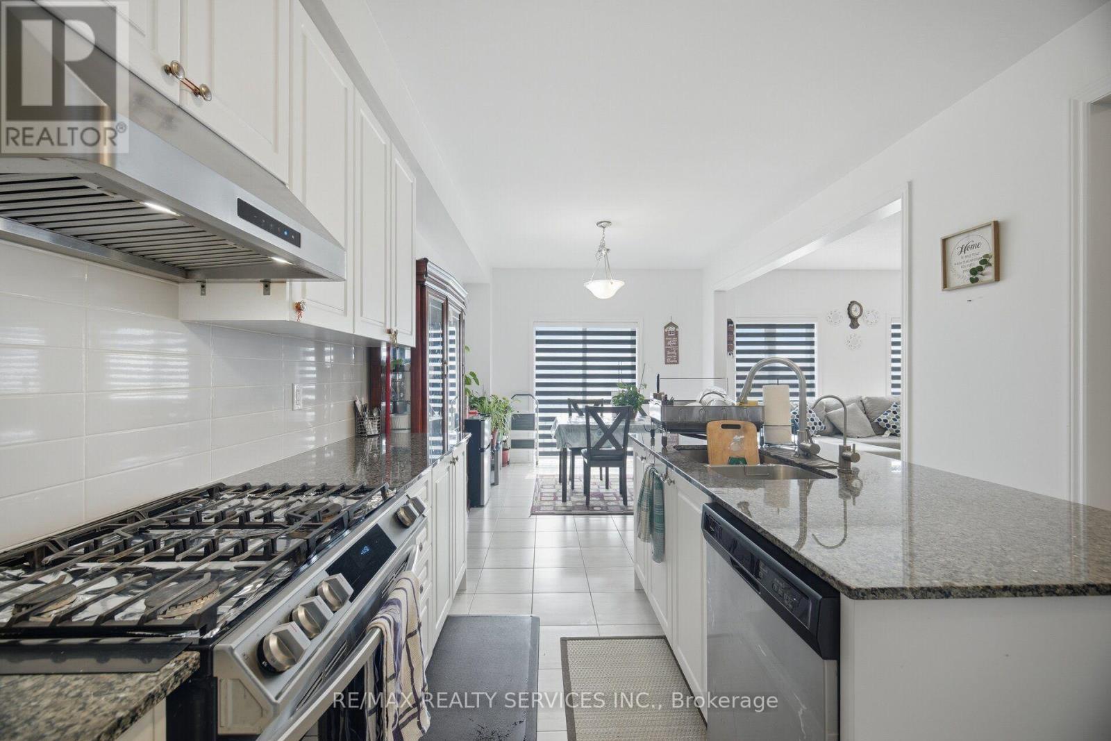 106 Seeley Avenue, Southgate, ON - Indoor Photo Showing Kitchen With Stainless Steel Kitchen With Upgraded Kitchen