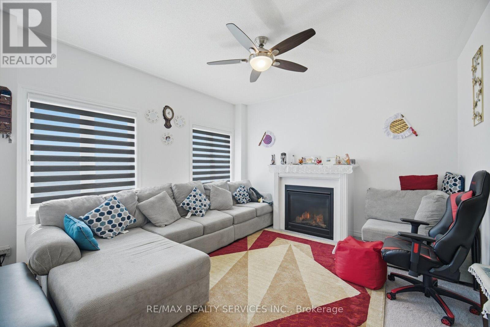 106 Seeley Avenue, Southgate, ON - Indoor Photo Showing Living Room With Fireplace
