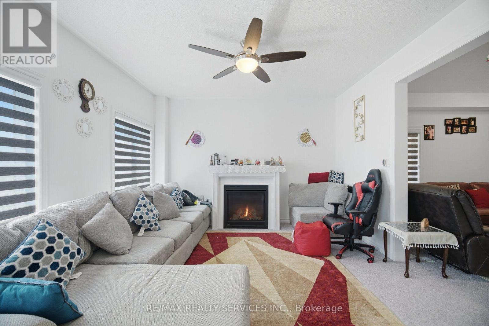 106 Seeley Avenue, Southgate, ON - Indoor Photo Showing Living Room With Fireplace