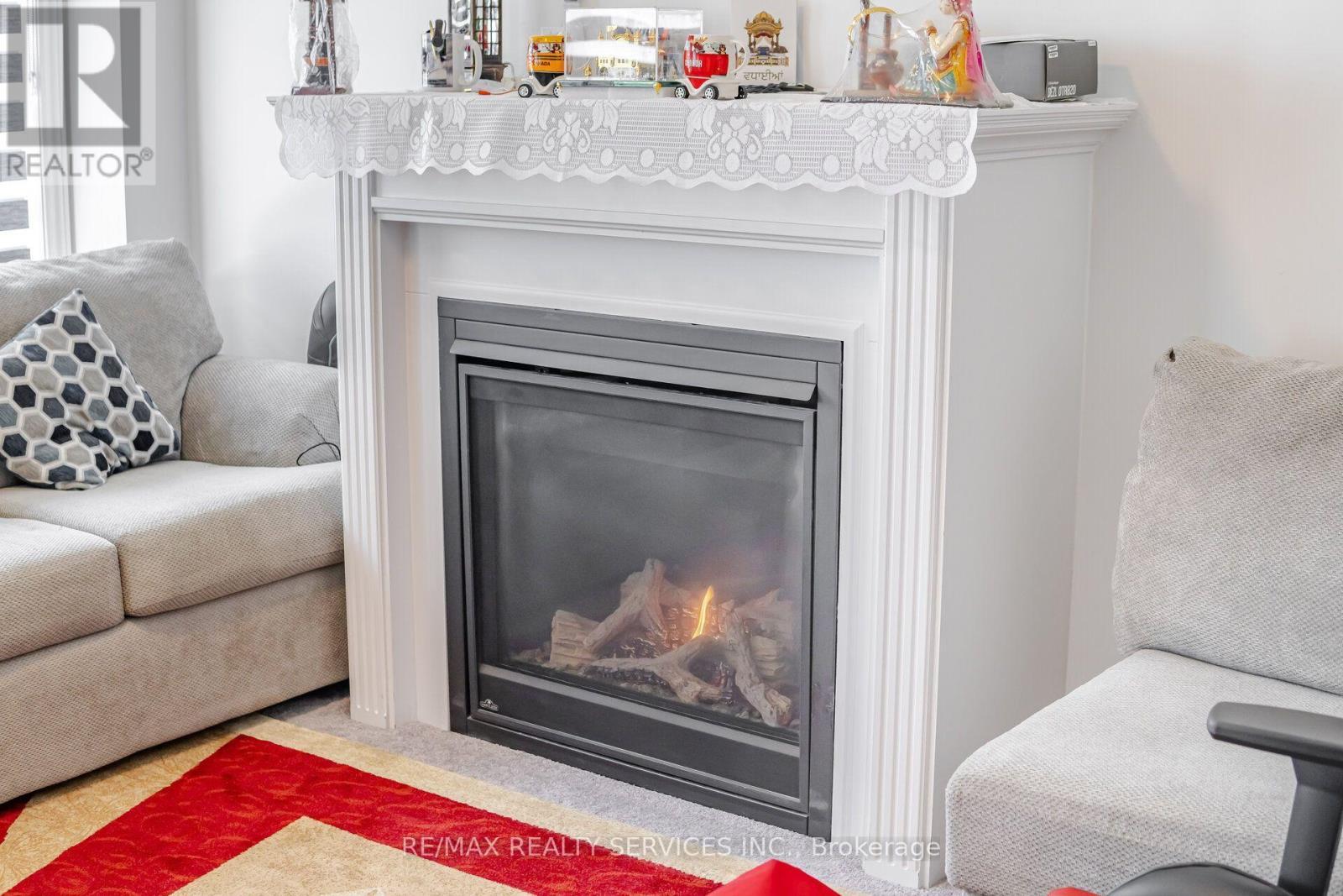 106 Seeley Avenue, Southgate, ON - Indoor Photo Showing Living Room With Fireplace