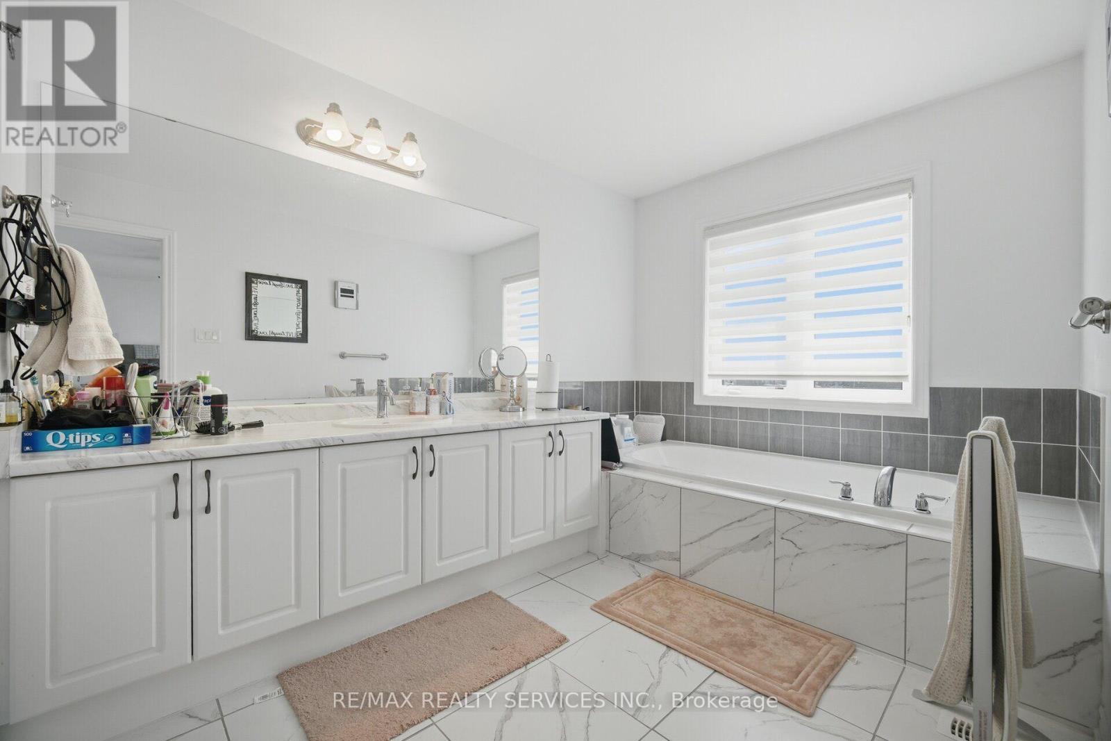106 Seeley Avenue, Southgate, ON - Indoor Photo Showing Bathroom