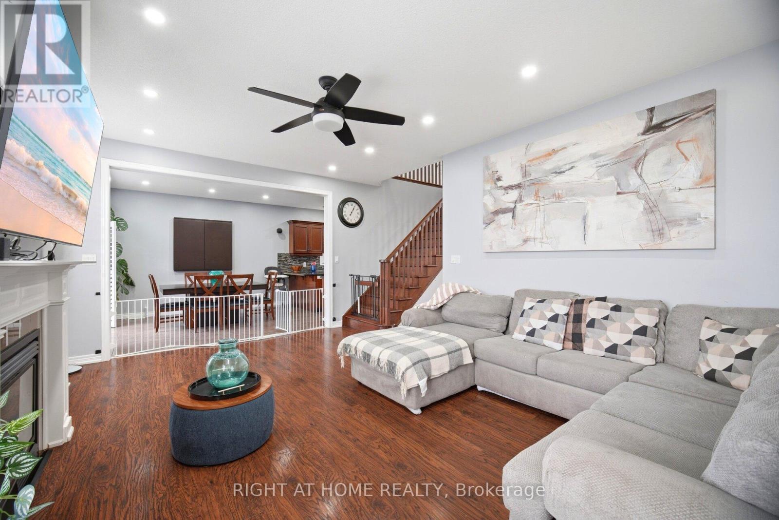 79 Garinger Crescent, Hamilton, ON - Indoor Photo Showing Living Room With Fireplace