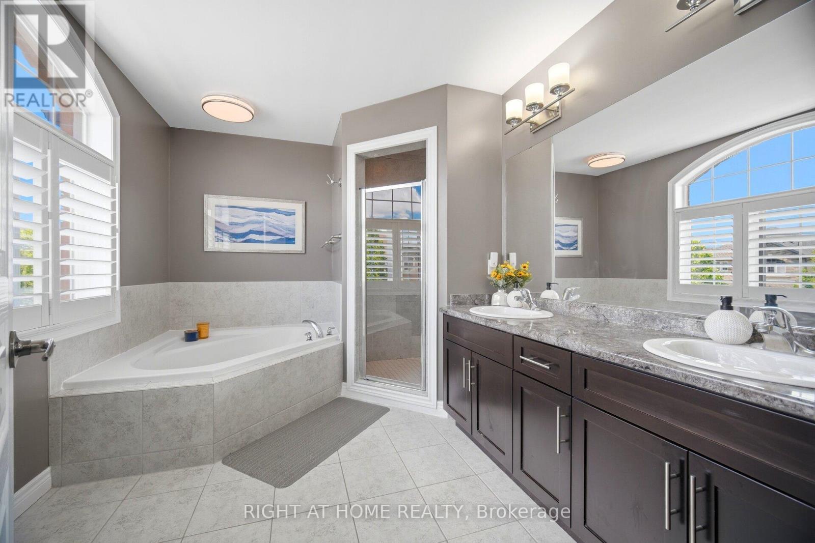 79 Garinger Crescent, Hamilton, ON - Indoor Photo Showing Bathroom