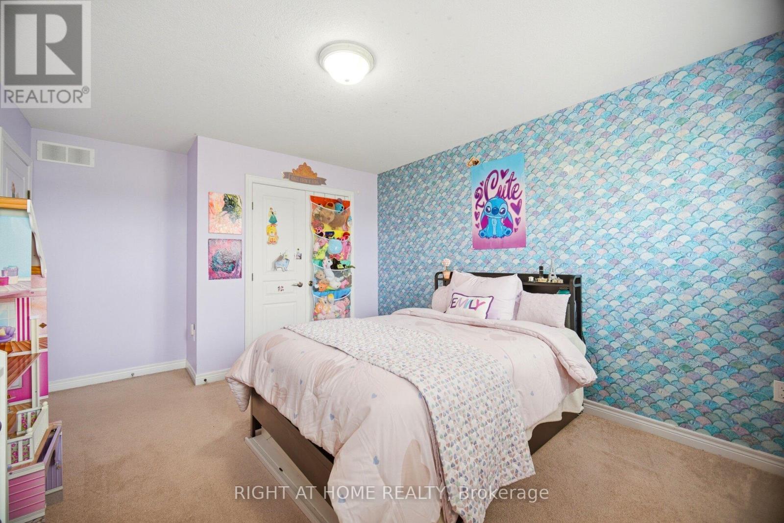 79 Garinger Crescent, Hamilton, ON - Indoor Photo Showing Bedroom