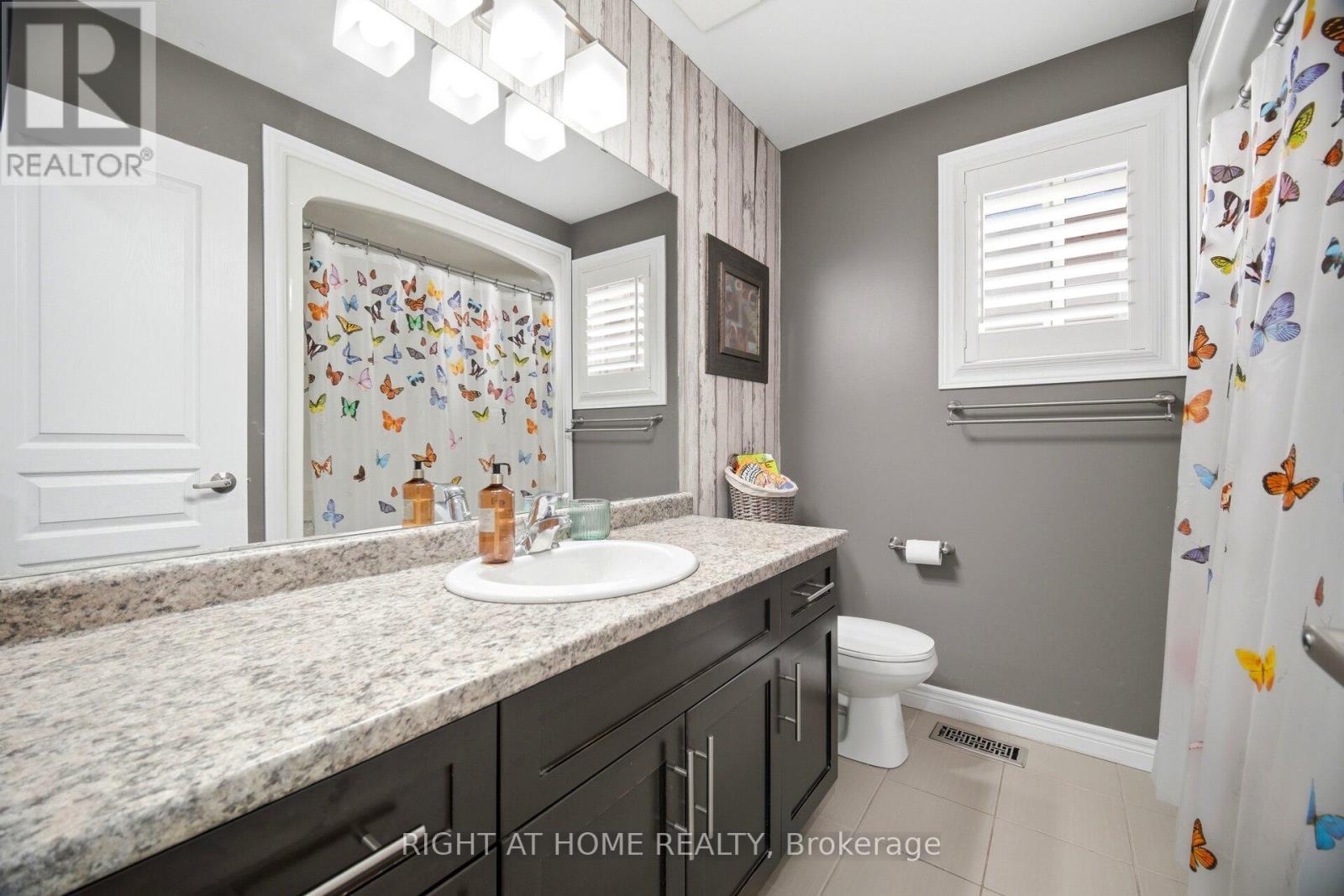 79 Garinger Crescent, Hamilton, ON - Indoor Photo Showing Bathroom
