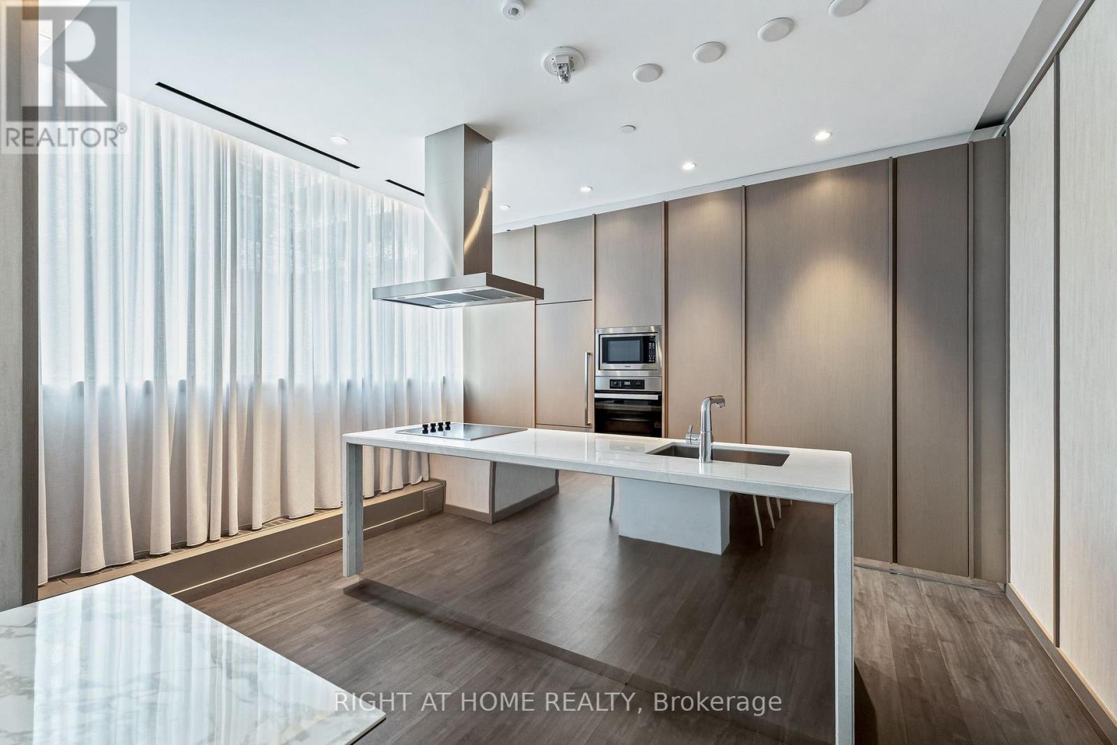 3110 - 115 Blue Jays Way, Toronto, ON - Indoor Photo Showing Kitchen