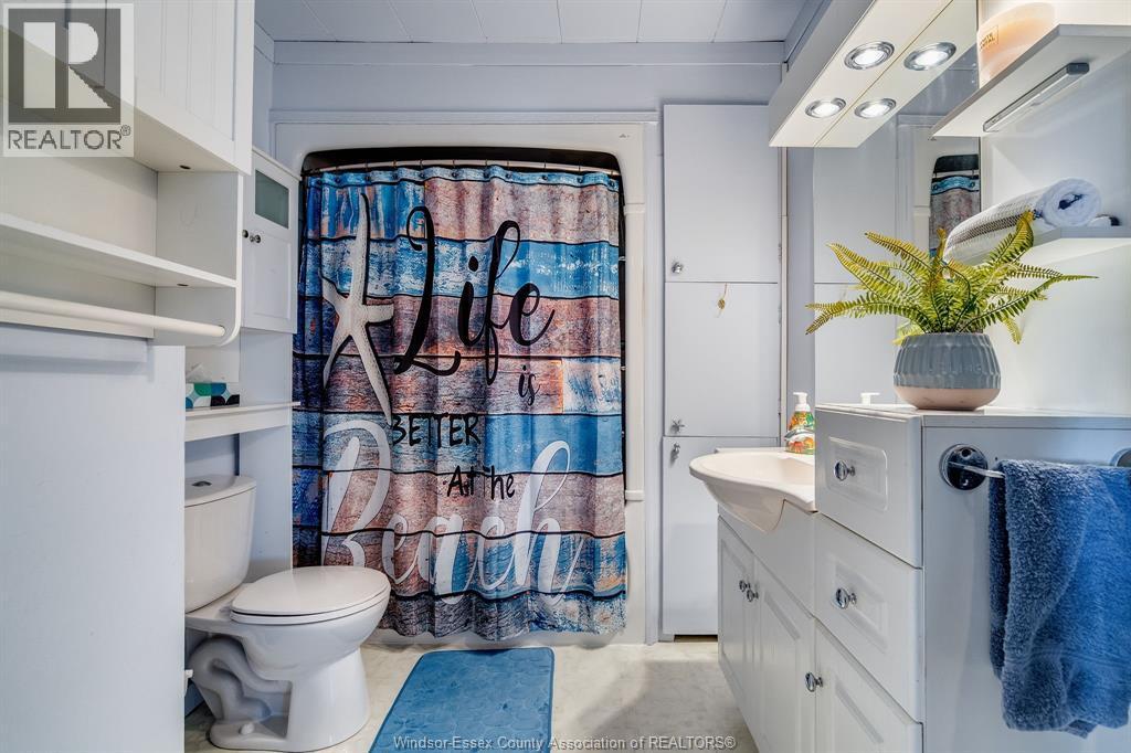 1247 Heritage Road, Kingsville, ON - Indoor Photo Showing Bathroom