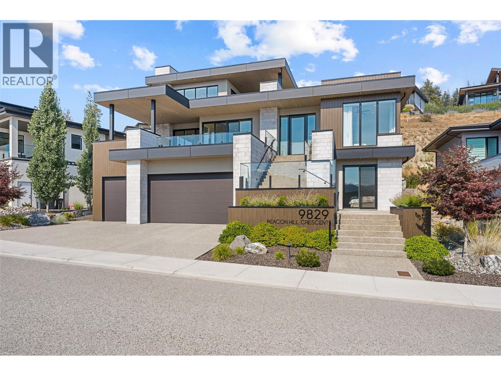 9829 Beacon Hill Crescent, Lake Country, BC - Outdoor With Facade