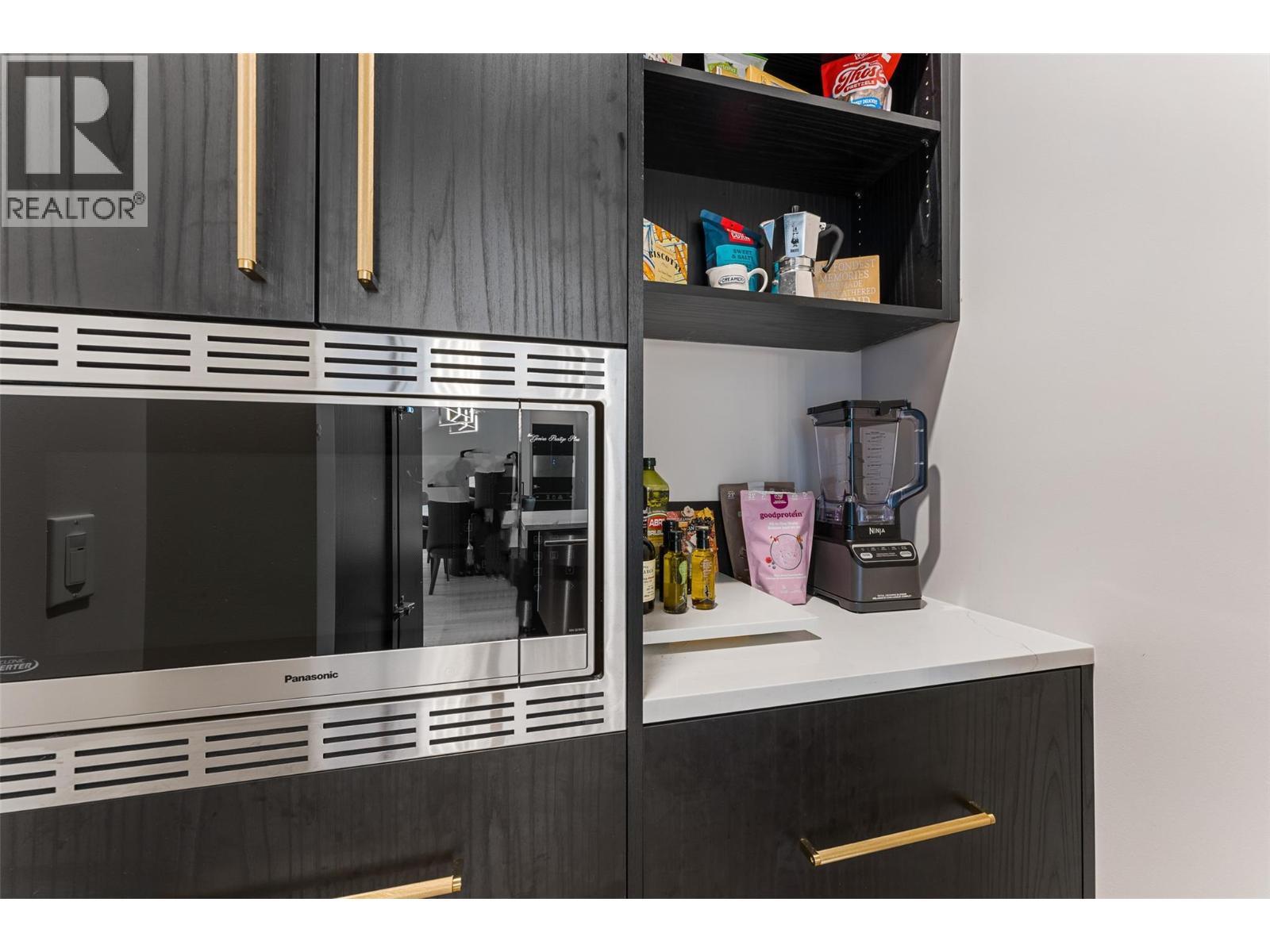 9829 Beacon Hill Crescent, Lake Country, BC - Indoor