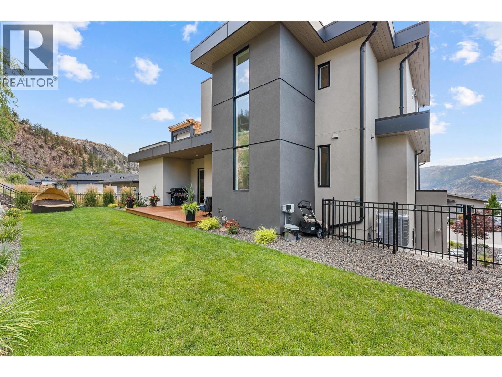 9829 Beacon Hill Crescent, Lake Country, BC - Outdoor With Exterior