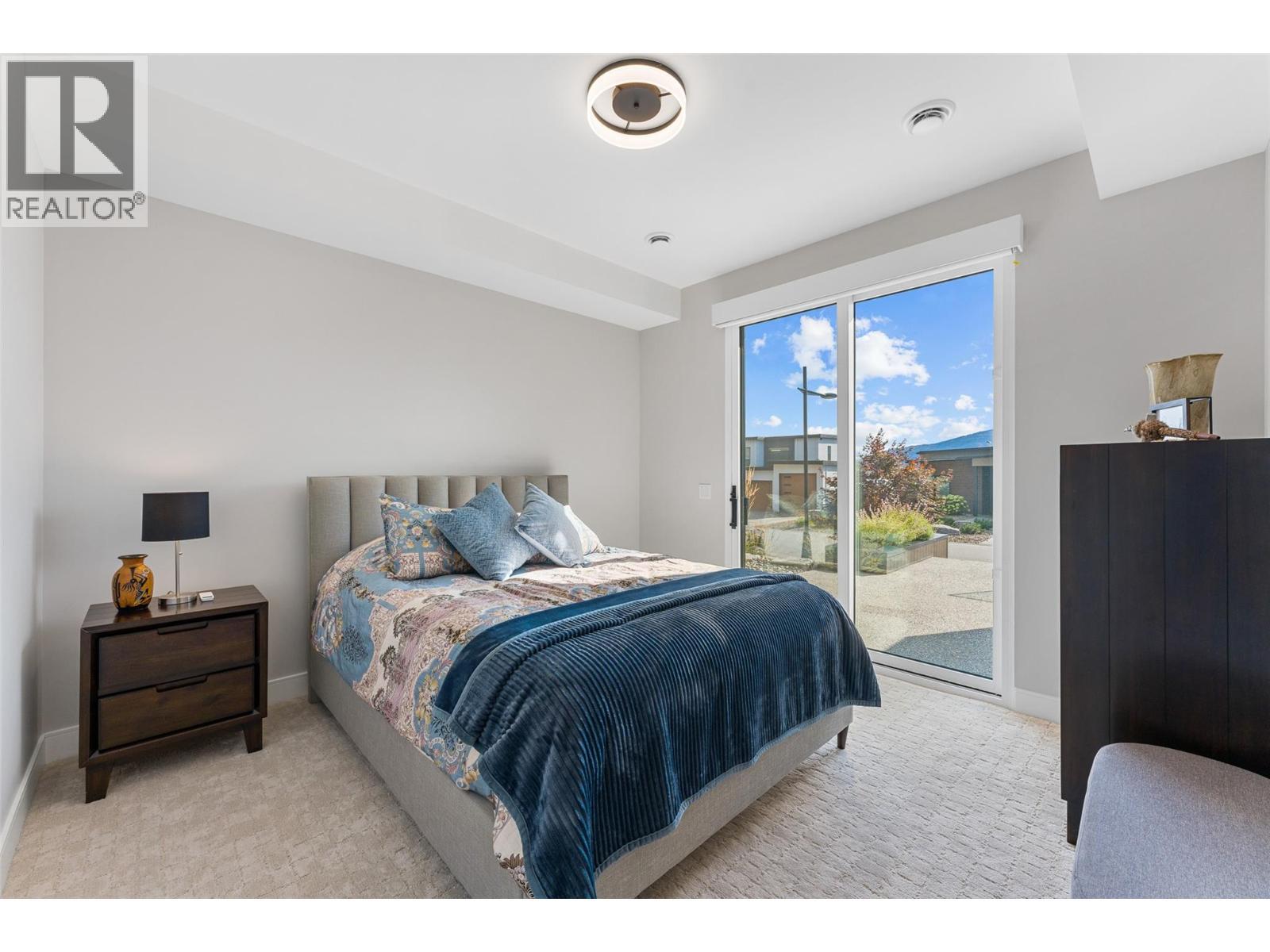 9829 Beacon Hill Crescent, Lake Country, BC - Indoor Photo Showing Bedroom