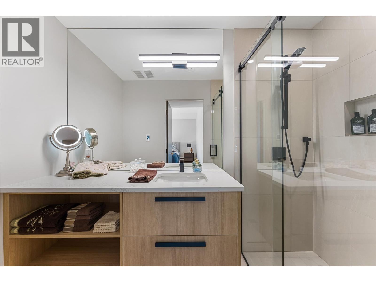 9829 Beacon Hill Crescent, Lake Country, BC - Indoor Photo Showing Bathroom