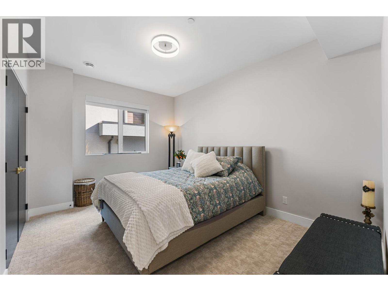 9829 Beacon Hill Crescent, Lake Country, BC - Indoor Photo Showing Bedroom