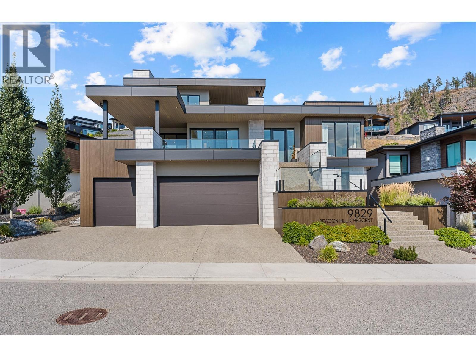 9829 Beacon Hill Crescent, Lake Country, BC - Outdoor With Facade