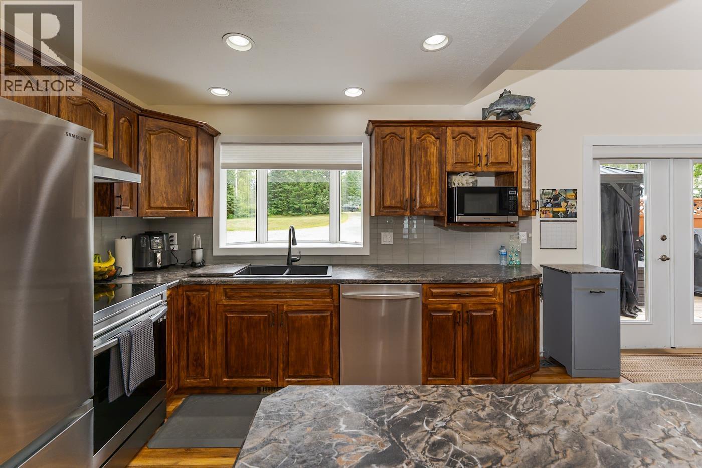 1165 Adams Road, Prince George, BC - Indoor Photo Showing Kitchen With Double Sink