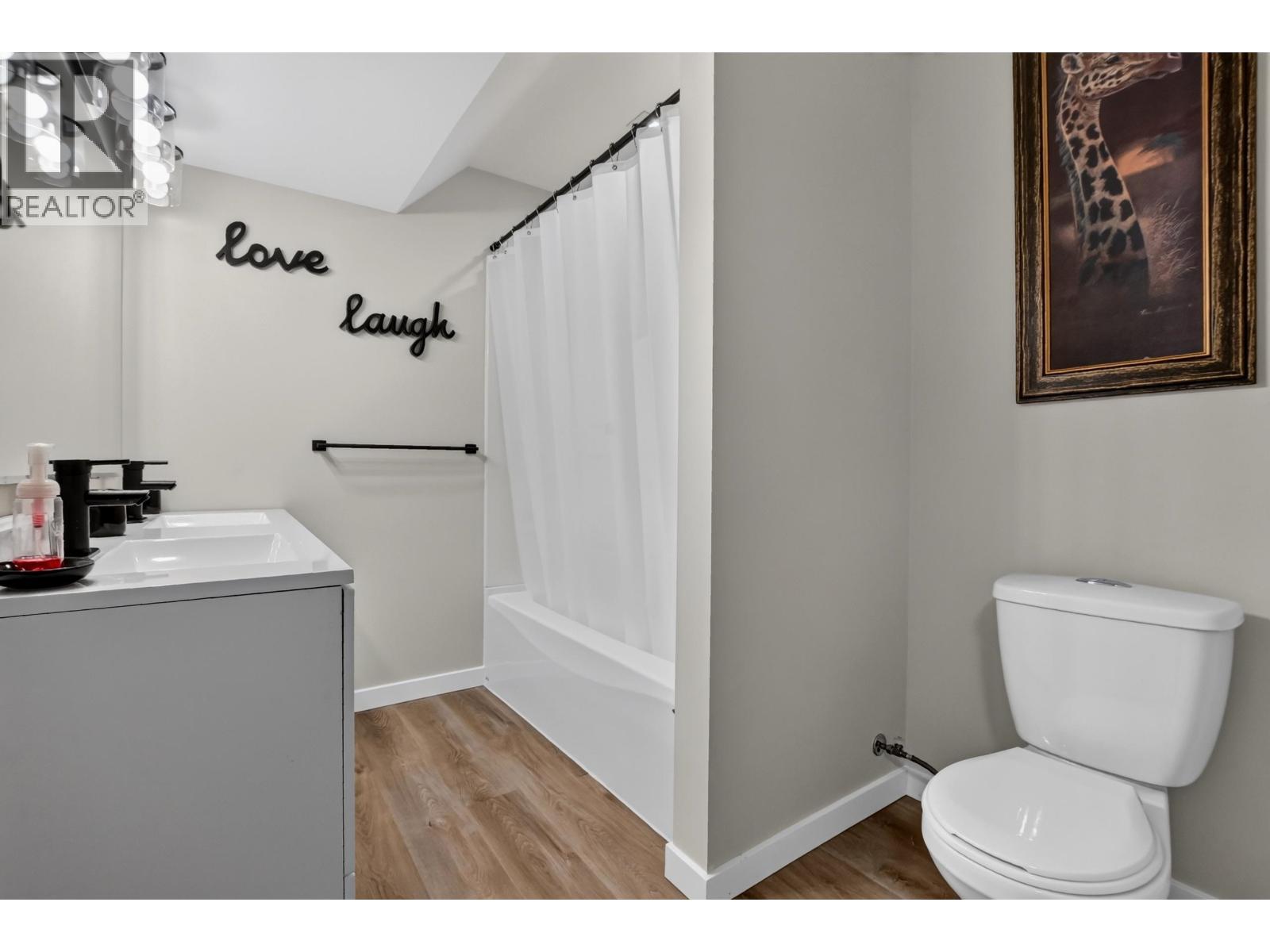 7557 Loedel Crescent, Prince George, BC - Indoor Photo Showing Bathroom