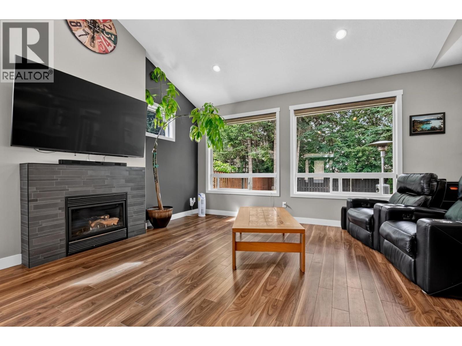 7557 Loedel Crescent, Prince George, BC - Indoor Photo Showing Living Room With Fireplace