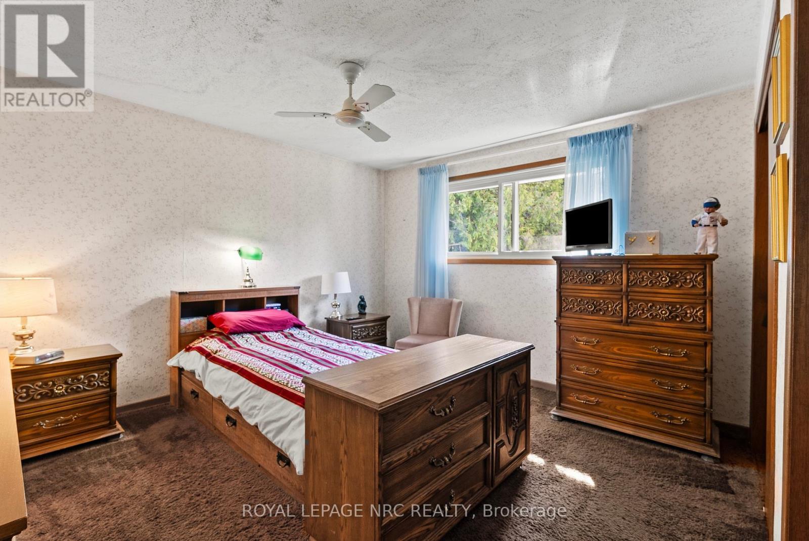 21 Upper Canada Drive, Niagara-On-The-Lake (Town), ON - Indoor Photo Showing Bedroom