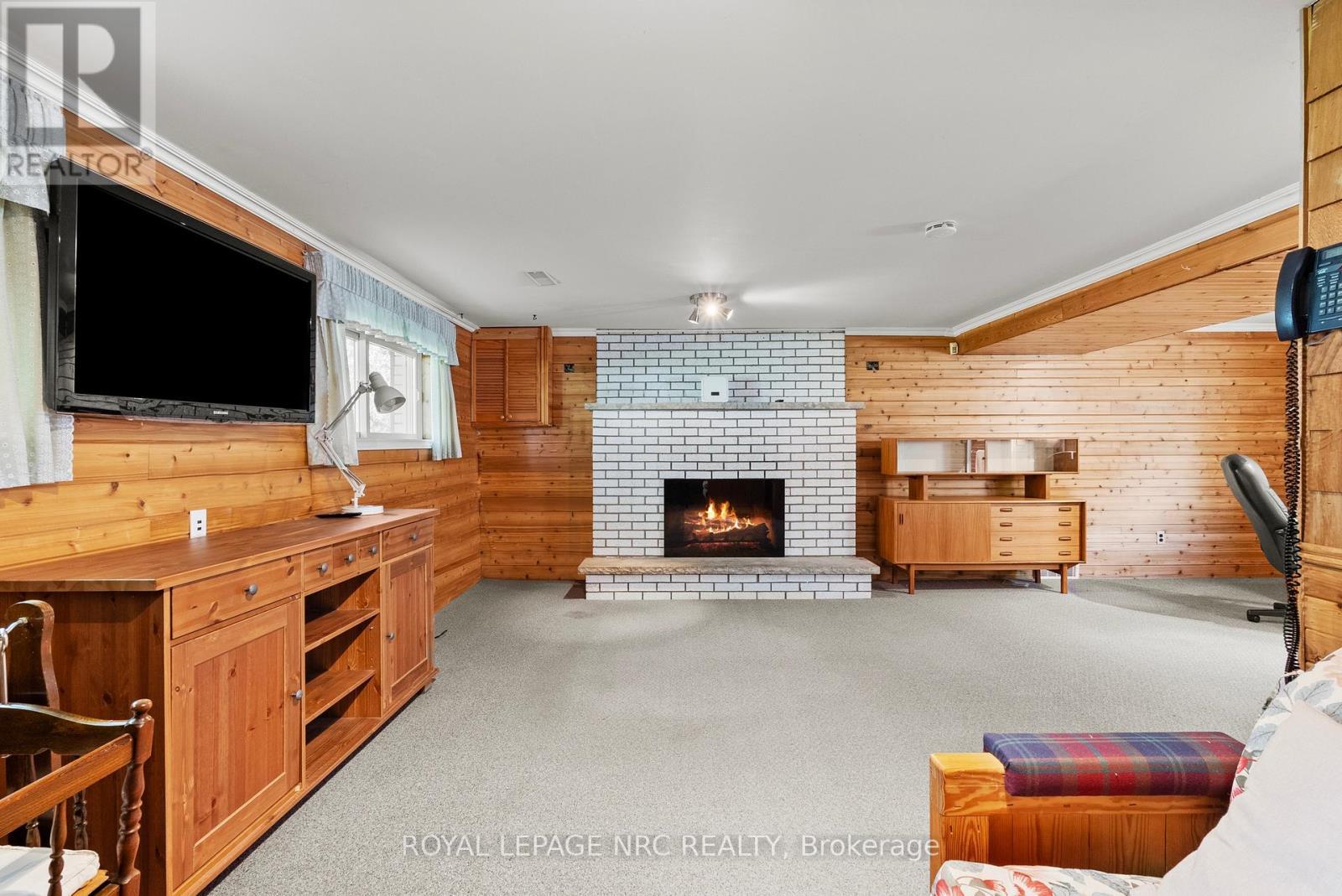 21 Upper Canada Drive, Niagara-On-The-Lake (Town), ON - Indoor With Fireplace