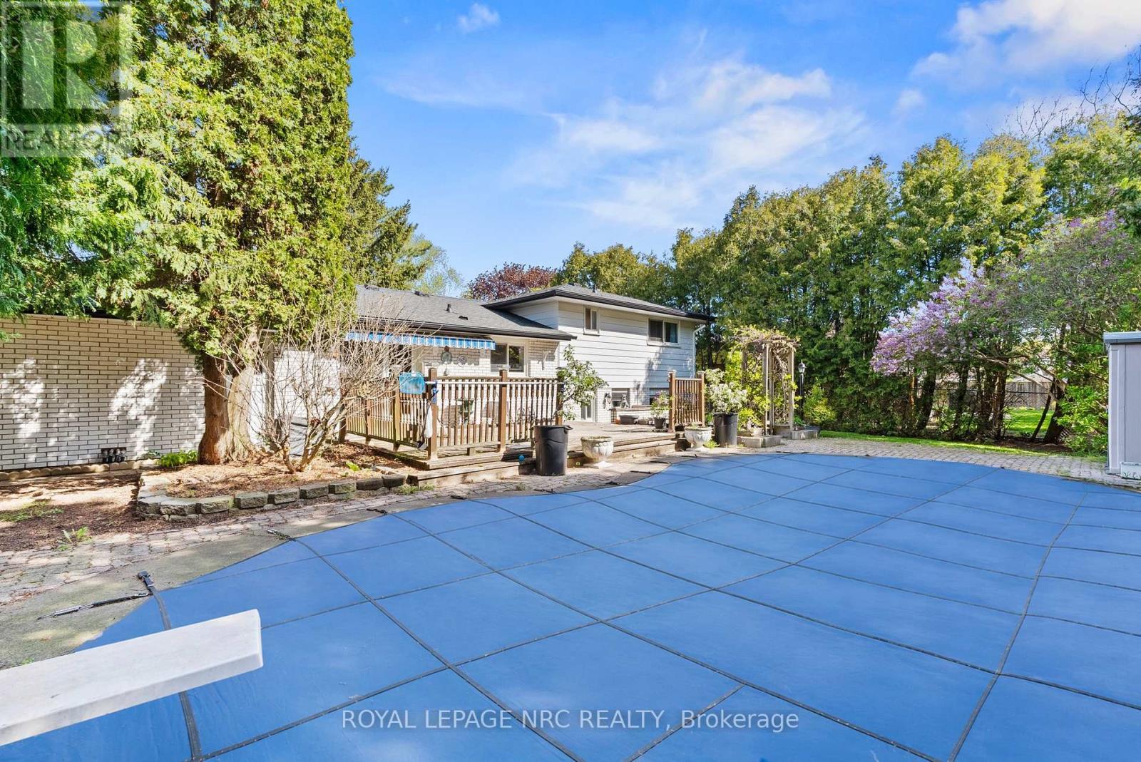 21 Upper Canada Drive, Niagara-On-The-Lake (Town), ON - Outdoor With In Ground Pool