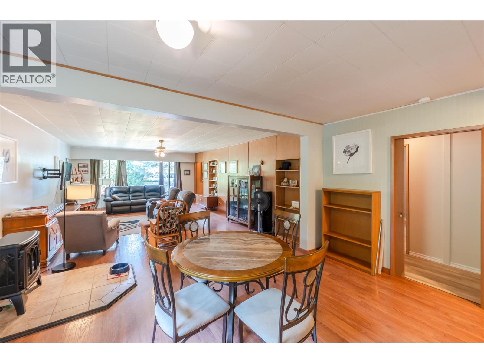 5401 Highway 97, Oliver, BC - Indoor Photo Showing Dining Room