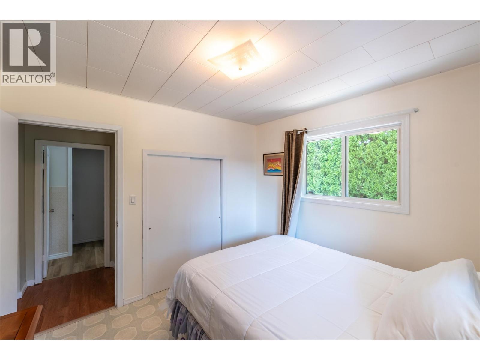 5401 Highway 97, Oliver, BC - Indoor Photo Showing Bedroom