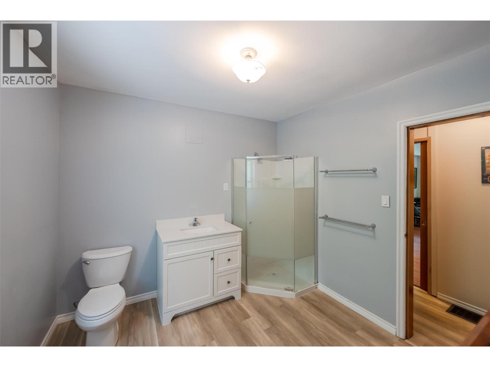 5401 Highway 97, Oliver, BC - Indoor Photo Showing Bathroom