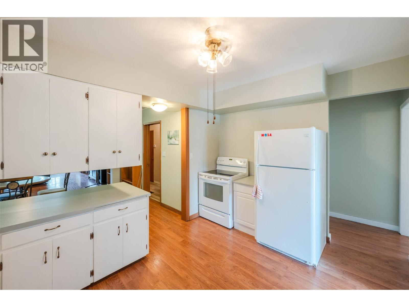 5401 Highway 97, Oliver, BC - Indoor Photo Showing Kitchen