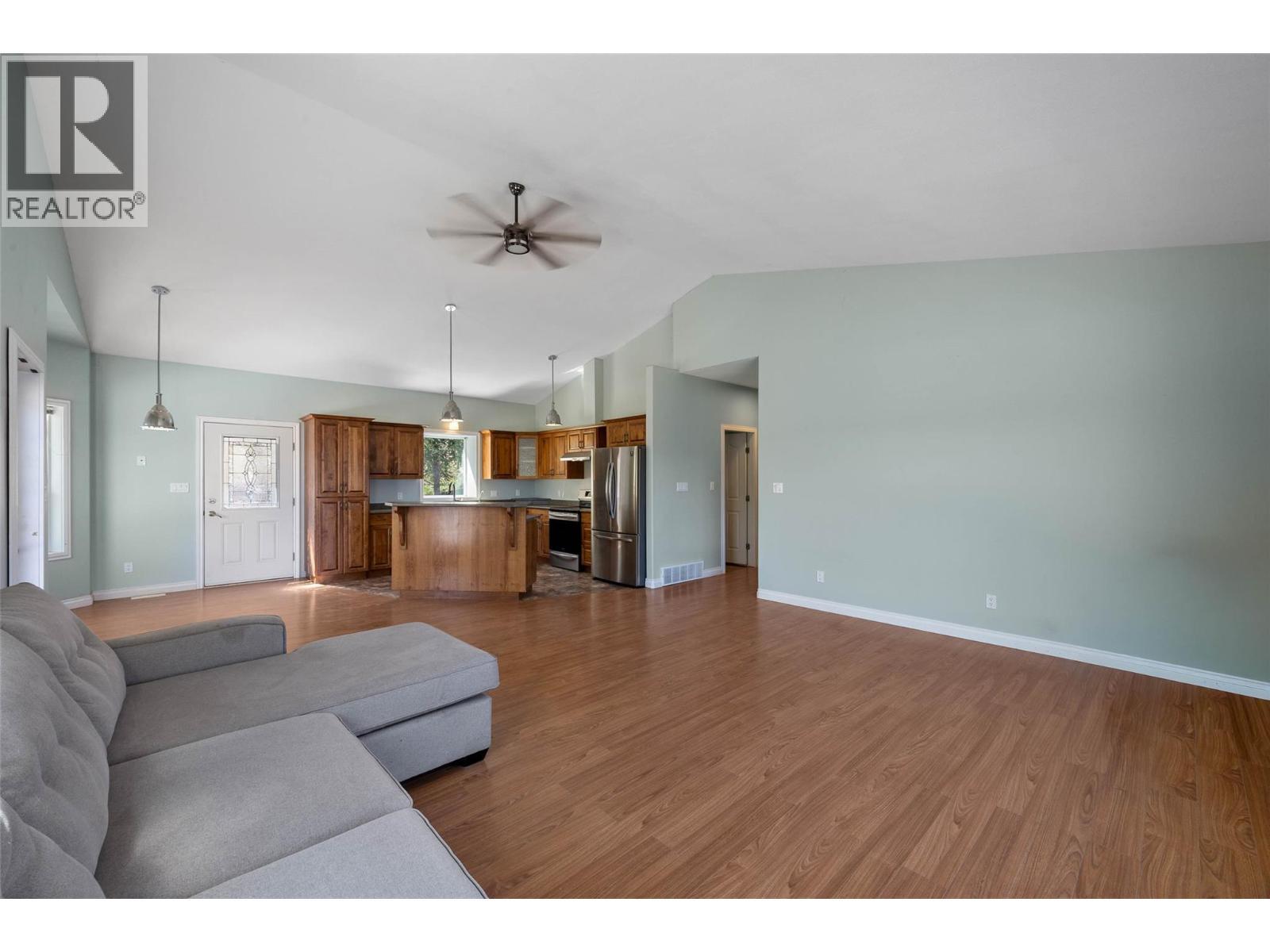 6216 Savona Access Road, Kamloops, BC - Indoor Photo Showing Living Room