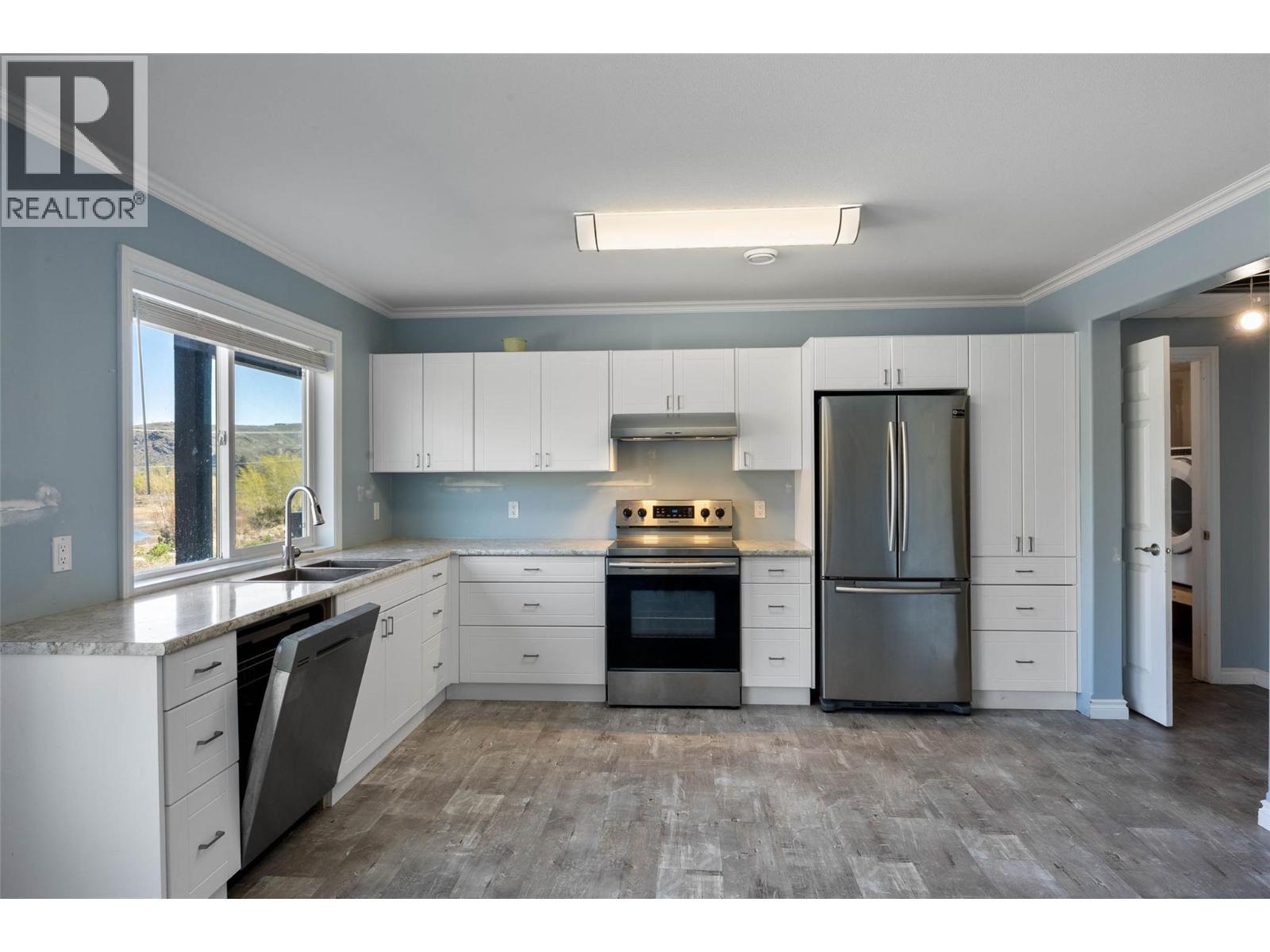 6216 Savona Access Road, Kamloops, BC - Indoor Photo Showing Kitchen With Double Sink