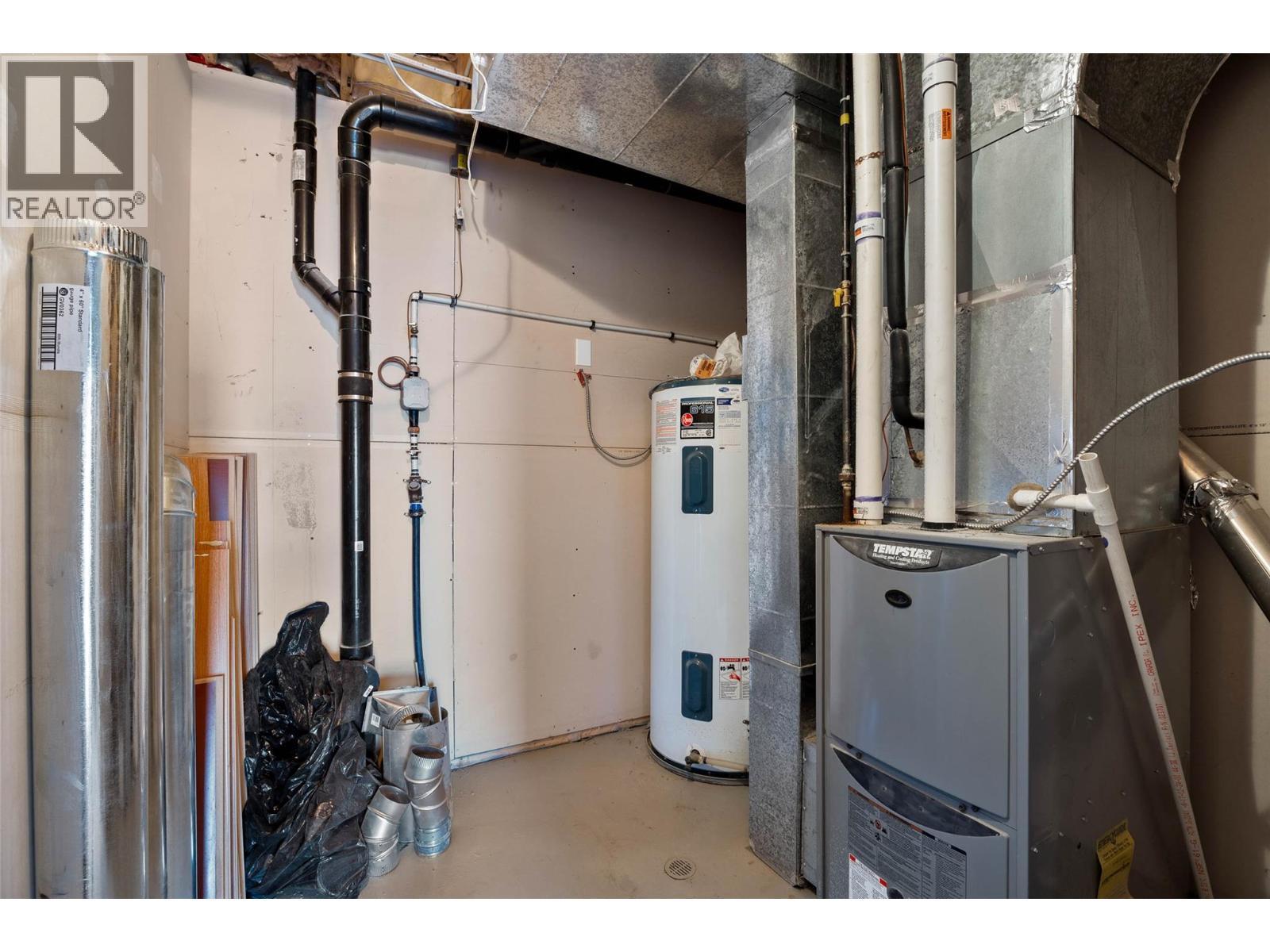 6216 Savona Access Road, Kamloops, BC - Indoor Photo Showing Basement
