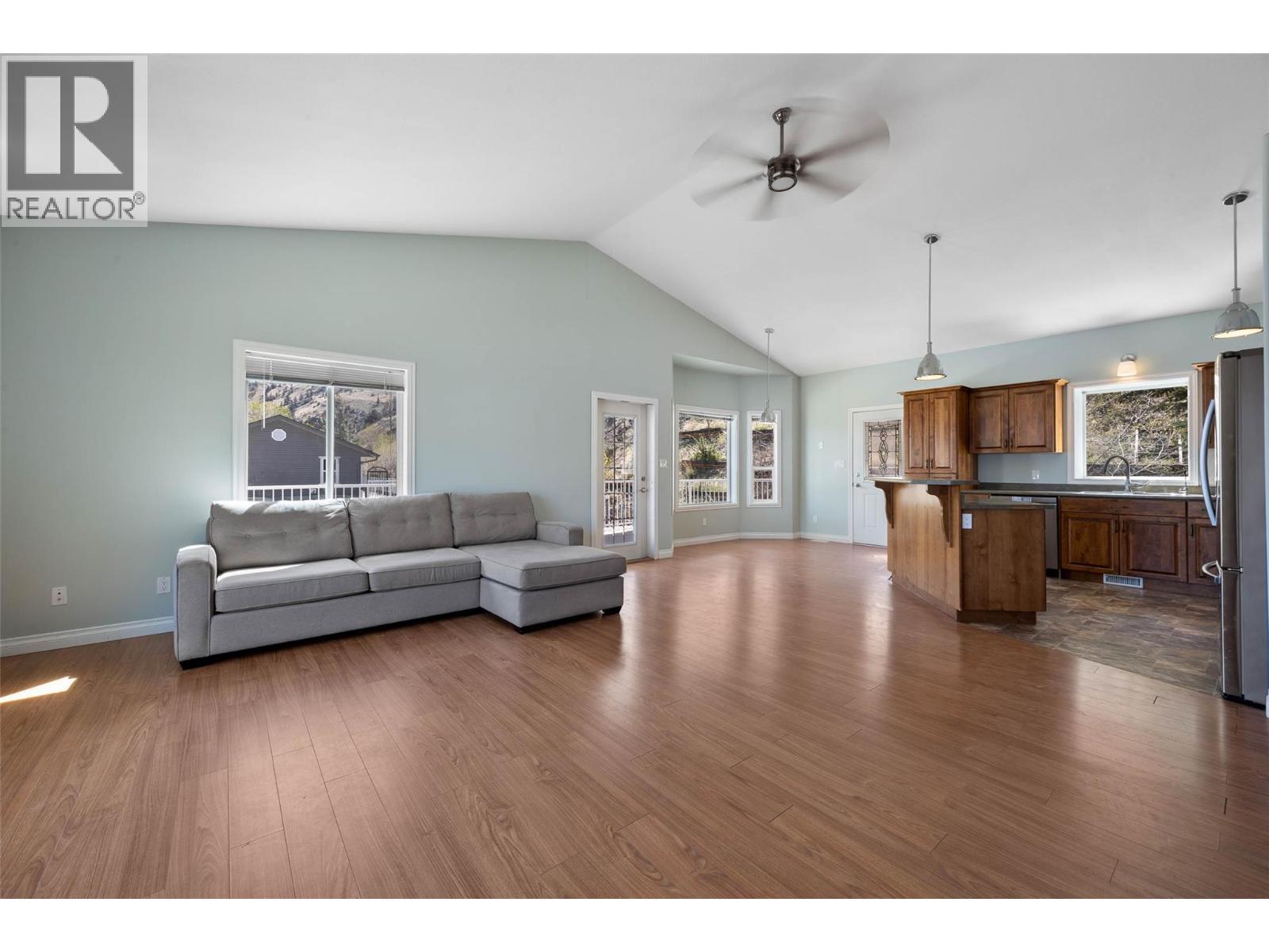 6216 Savona Access Road, Kamloops, BC - Indoor Photo Showing Living Room