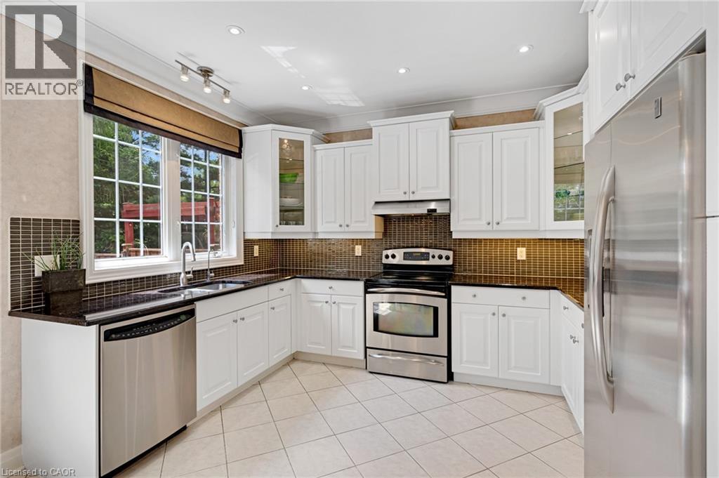 170 Garth Massey Drive, Cambridge, ON - Indoor Photo Showing Kitchen