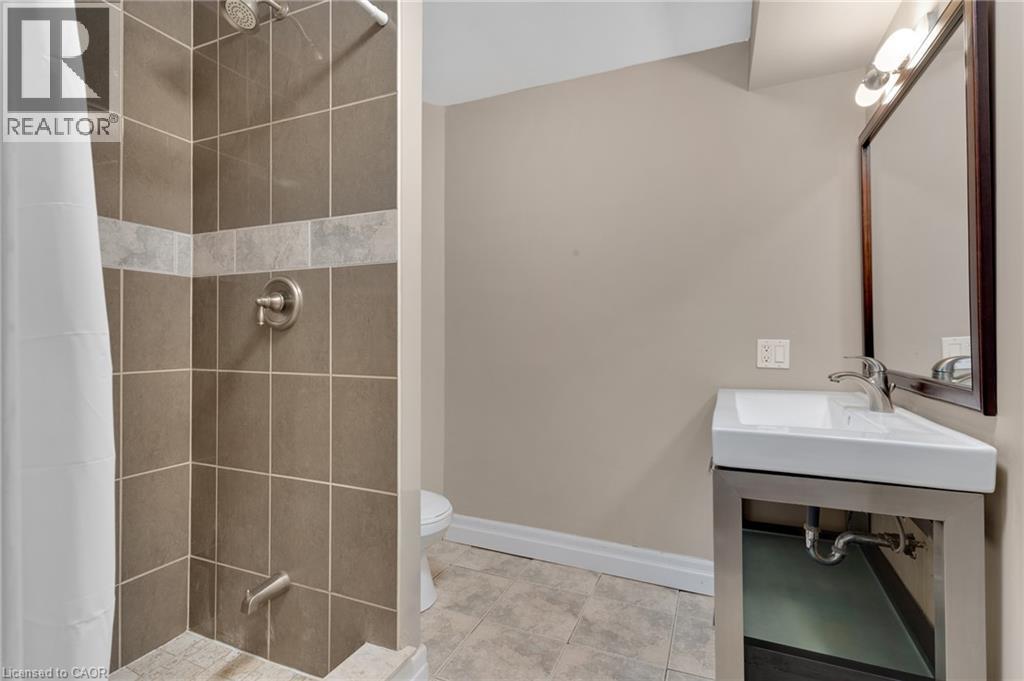 170 Garth Massey Drive, Cambridge, ON - Indoor Photo Showing Bathroom