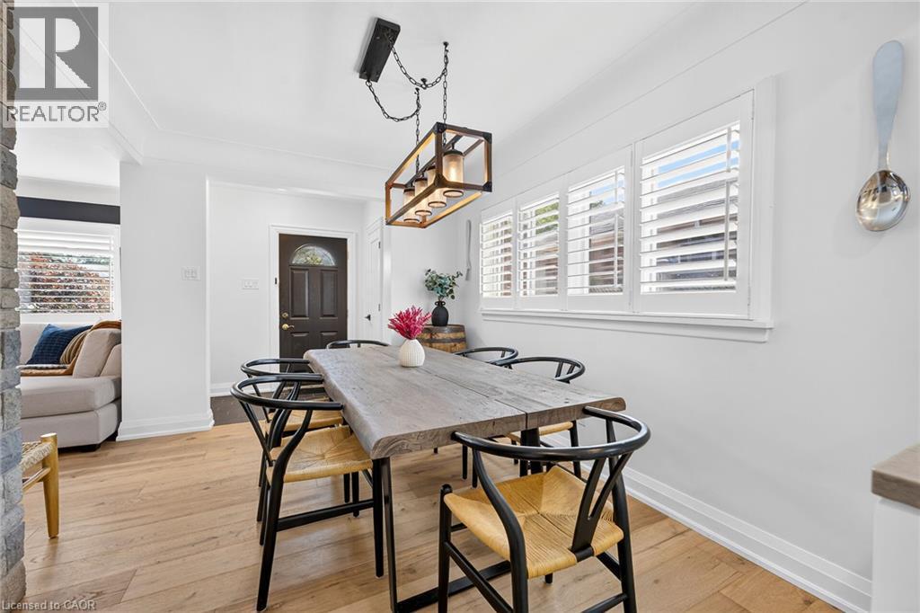 4 Compton Place, Hamilton, ON - Indoor Photo Showing Dining Room