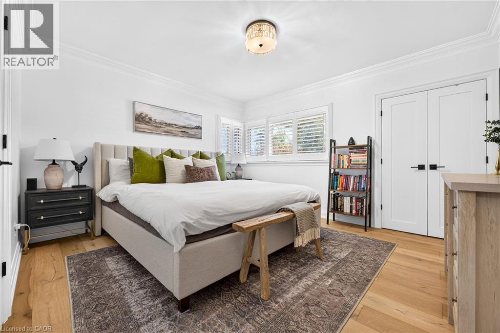 4 Compton Place, Hamilton, ON - Indoor Photo Showing Bedroom
