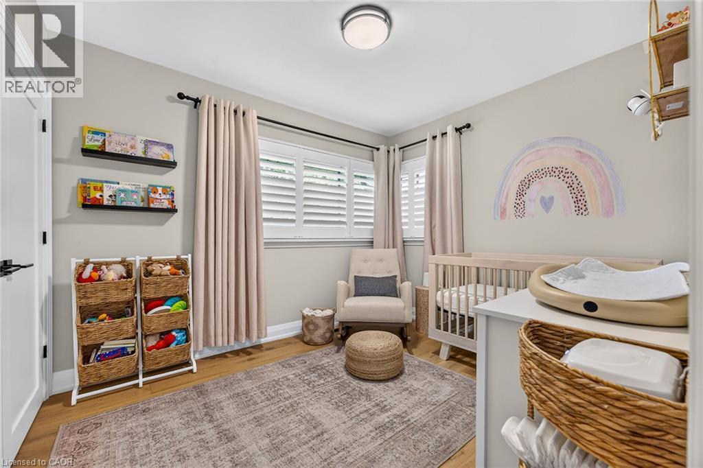 4 Compton Place, Hamilton, ON - Indoor Photo Showing Bedroom
