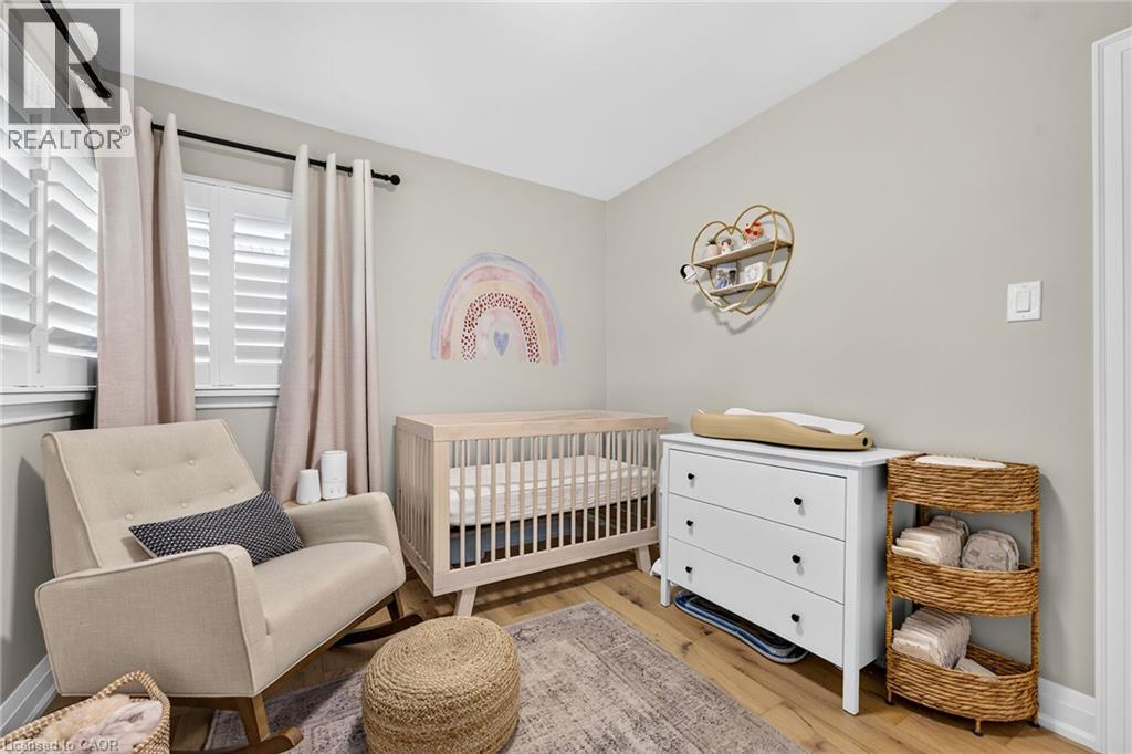 4 Compton Place, Hamilton, ON - Indoor Photo Showing Bedroom