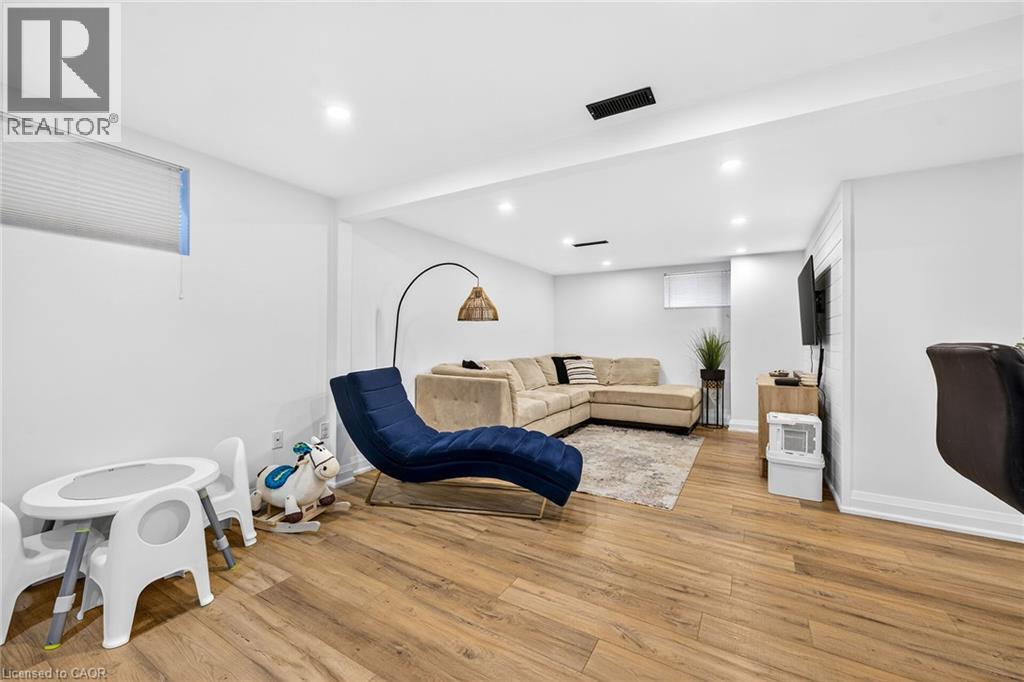 4 Compton Place, Hamilton, ON - Indoor