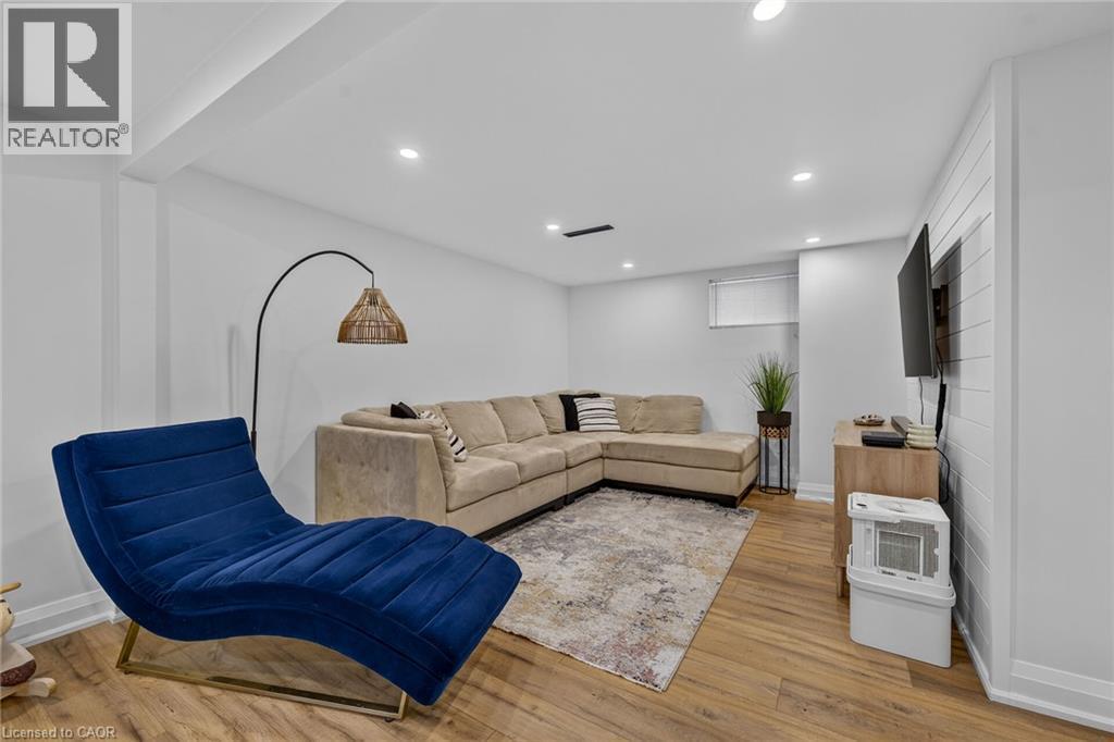 4 Compton Place, Hamilton, ON - Indoor