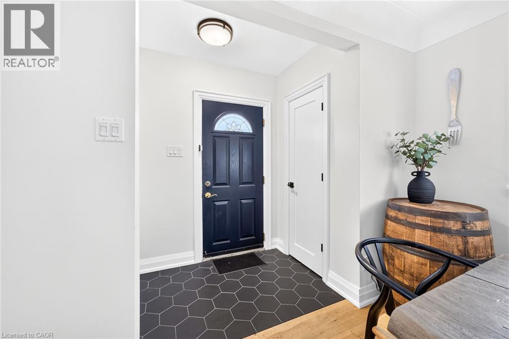 4 Compton Place, Hamilton, ON - Indoor Photo Showing Other Room