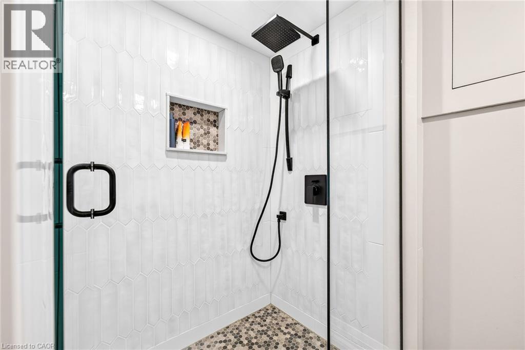 4 Compton Place, Hamilton, ON - Indoor