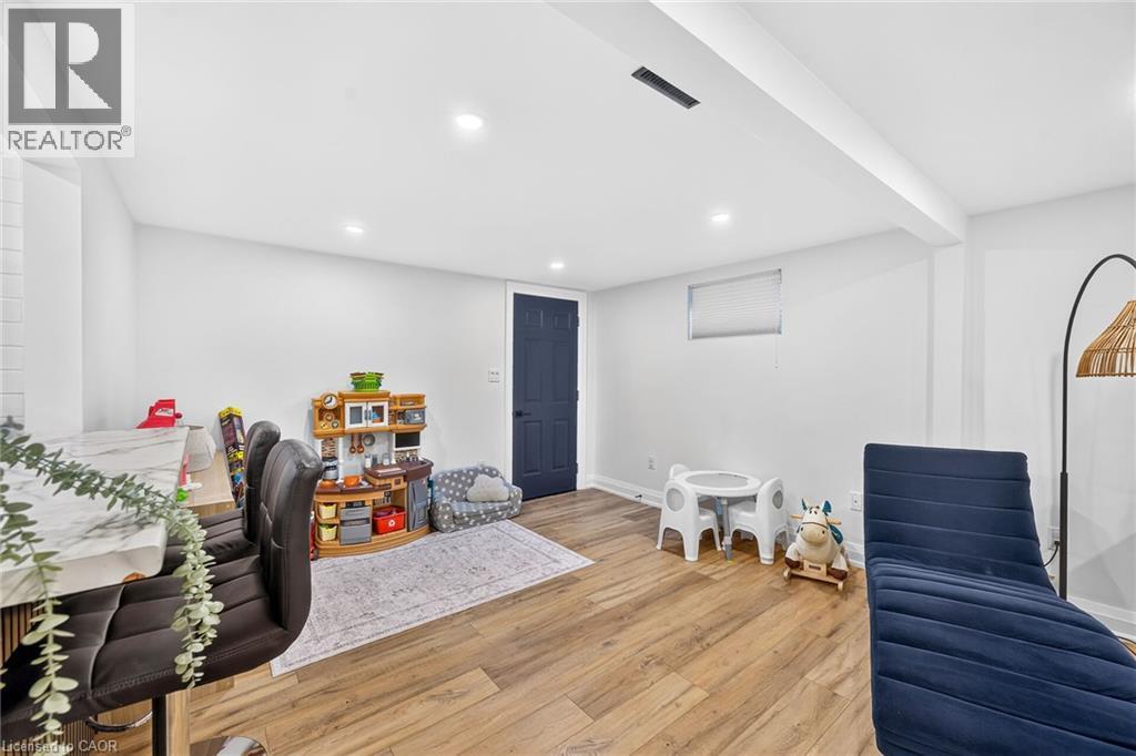 4 Compton Place, Hamilton, ON - Indoor