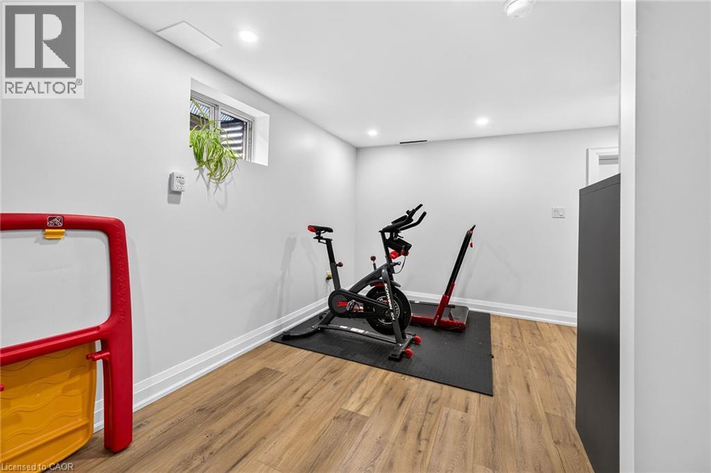 4 Compton Place, Hamilton, ON - Indoor Photo Showing Gym Room