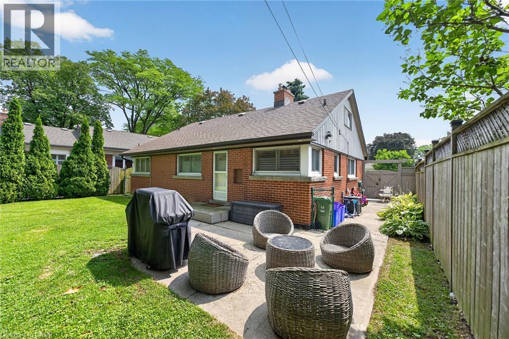 4 Compton Place, Hamilton, ON - Outdoor