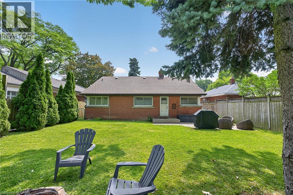 4 Compton Place, Hamilton, ON - Outdoor
